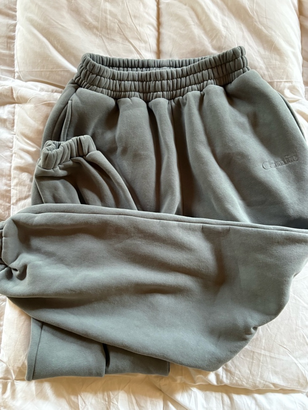 Comfrt Men's Gray Fleece Joggers - Medium